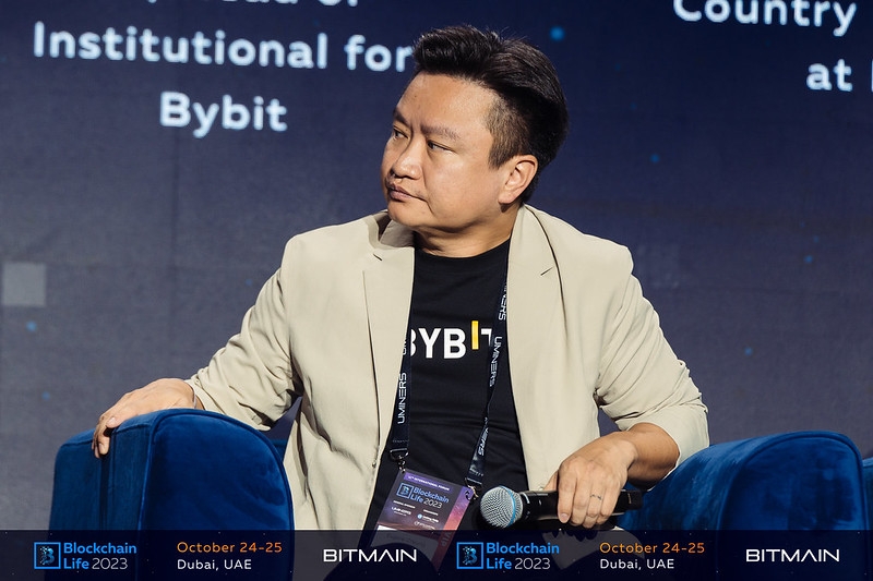 Создатель криптобиржи Bybit, Бен Чжоу, на форуме Blockchain Life 2023